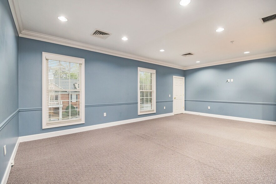 More Photos Of 515 Crossville Rd, Roswell Unknown For Lease