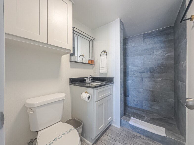 More Photos Of 947 Barkley St, Gilchrist Multifamily For Sale