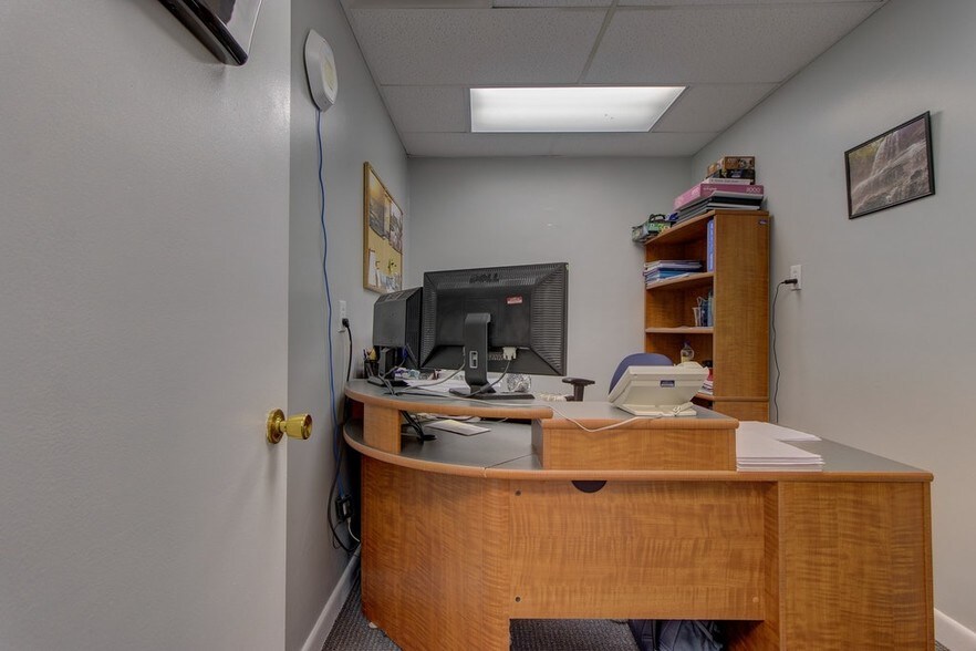 More Photos Of 4311 Appleton Ave NW, Roanoke Office For Lease