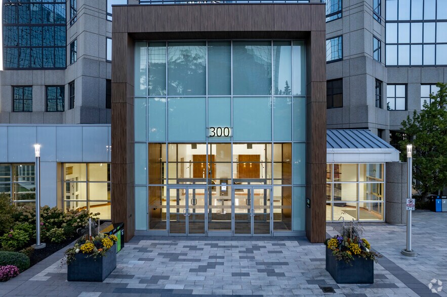 More Photos Of 300 Consilium Pl, Toronto Office For Lease