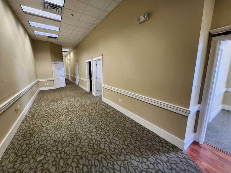 More Photos Of 446 E Main St, Bowling Green Office For Sale