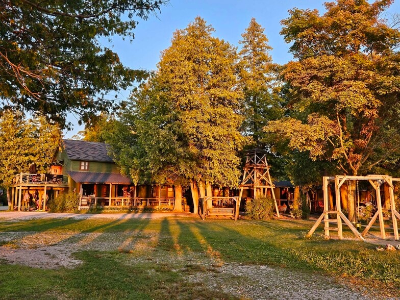 More Photos Of 18730 Fireside Hwy, Presque Isle Hotel For Sale