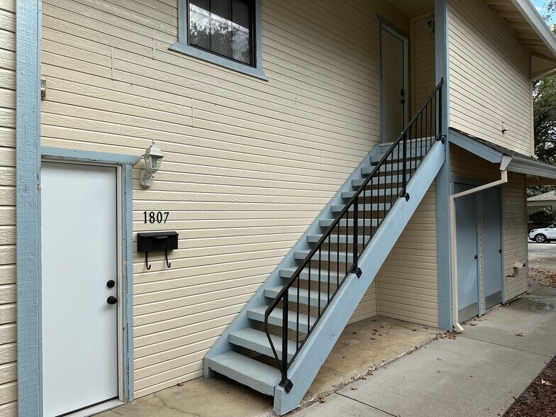 More Photos Of 1805 V St, Sacramento Dormitory For Sale
