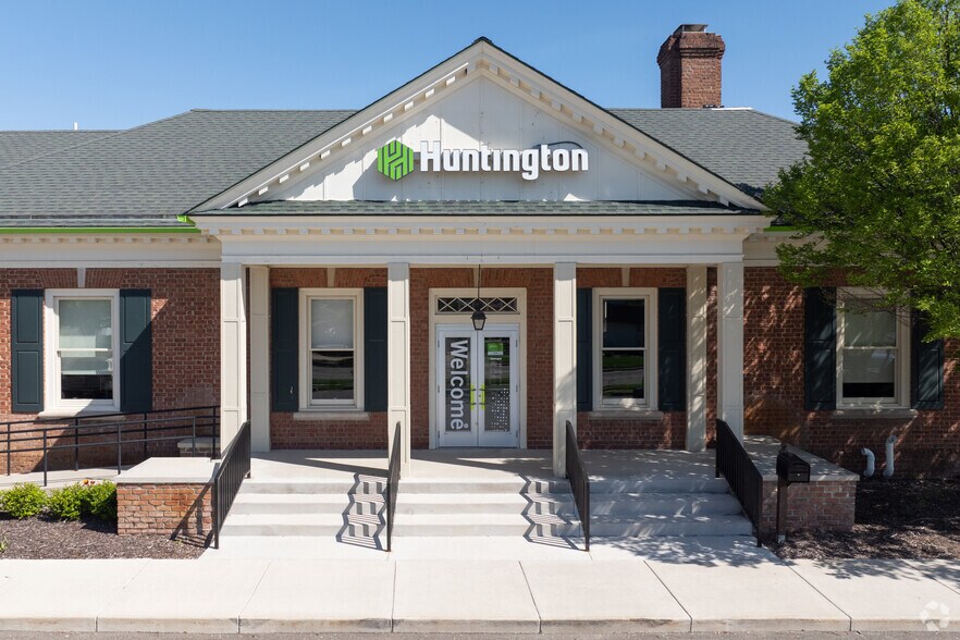 More Photos Of 627 E Main St SE, Caledonia Bank For Lease