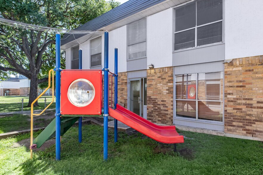 More Photos Of 2929 Rigsby Ave, San Antonio Apartments For Sale