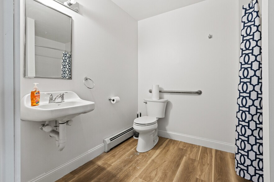 More Photos Of 2108 Broadway, South Portland Light Distribution For Sale