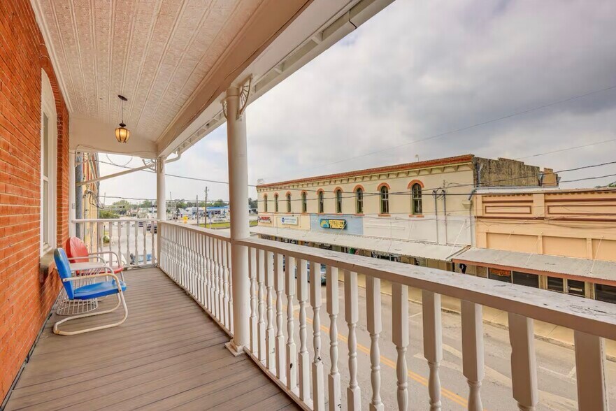 More Photos Of 1124 18th St, Hondo Office For Sale