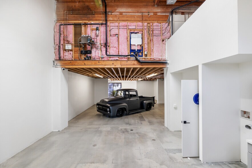 More Photos Of 5731 Palmer Way, Carlsbad Research And Development For Lease