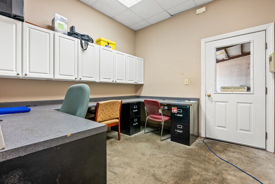 More Photos Of 834-840 Lagoon Business Loop, Montgomery Light Distribution For Lease