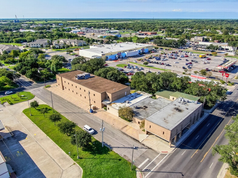 More Photos Of 208 E Houston St, Beeville Office For Sale