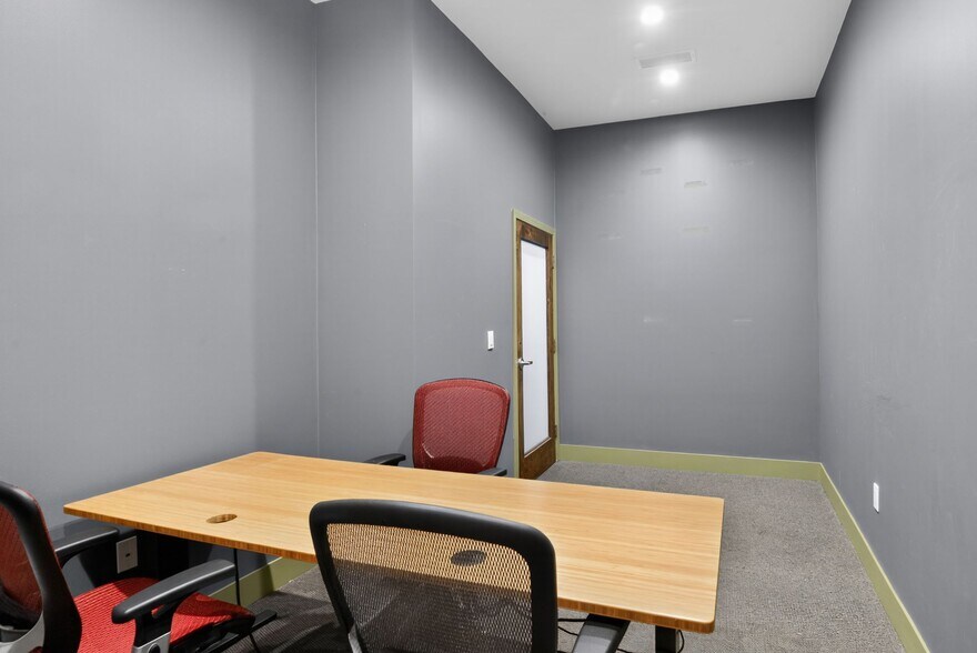 More Photos Of 923 N Hollywood Way, Burbank General Retail For Sale