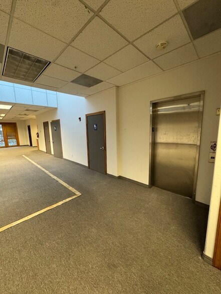 More Photos Of 2015 Sidewinder Dr, Park City Storefront Retail Office For Lease