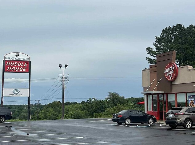 More Photos Of 71 Lois Moore Dr, Scottsville Restaurant For Sale