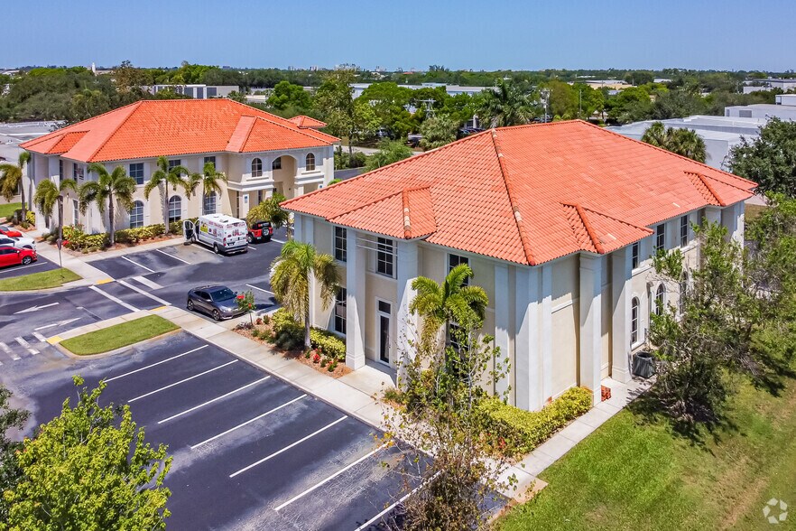 More Photos Of 4375 Radio Rd, Naples Office For Lease