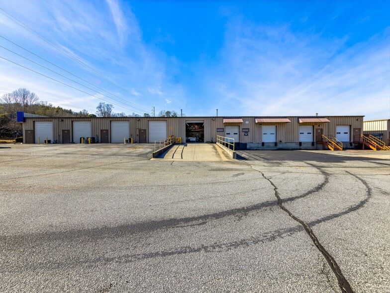 More Photos Of 44 Buck Shoals Rd, Arden Unknown For Lease