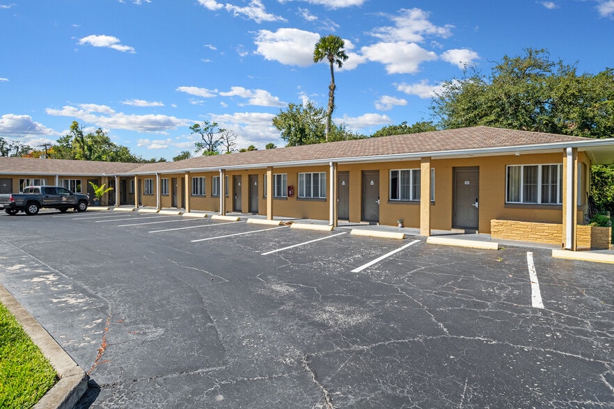 More Photos Of 640 S Ridgewood Ave, Daytona Beach Hotel For Sale