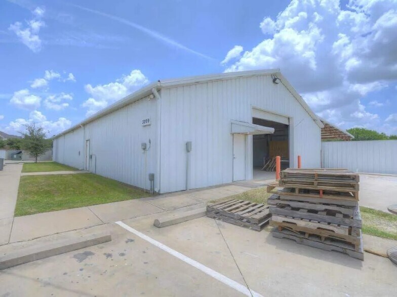 More Photos Of 3209 Fort Worth Dr, Denton Medical For Lease