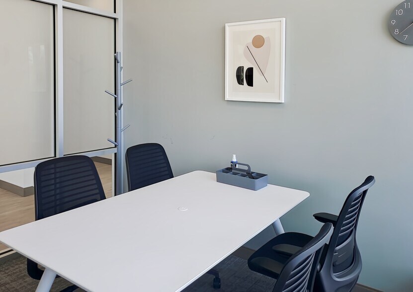 More Photos Of 4037 E Independence Blvd, Charlotte Coworking Space