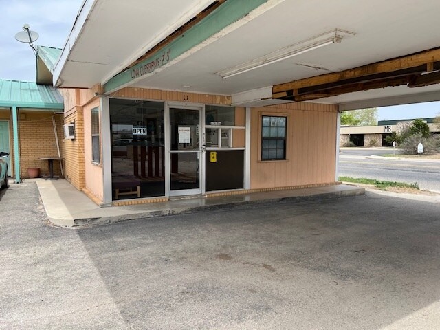 More Photos Of 208 S Ellis St, Menard Hotel For Sale