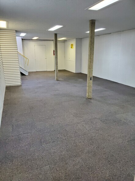 More Photos Of 2025 Boul Rosemont, Montréal Storefront Retail Residential For Lease