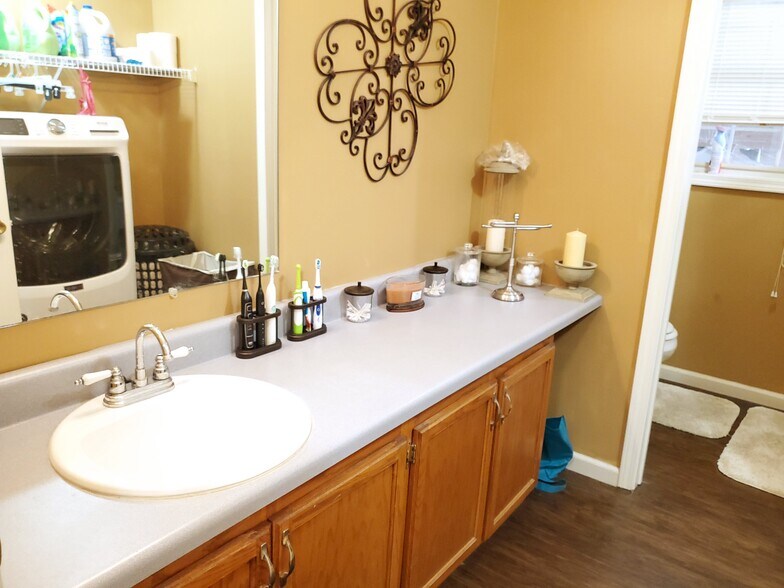 More Photos Of , Hamilton General Retail For Sale