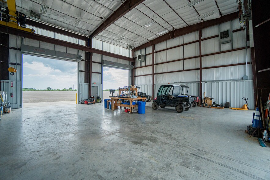 More Photos Of 7044 Interstate 10, Sealy Distribution For Sale