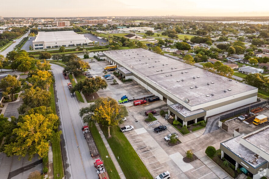 More Photos Of 7300-7356 Greenbriar Pky, Orlando Unknown For Lease