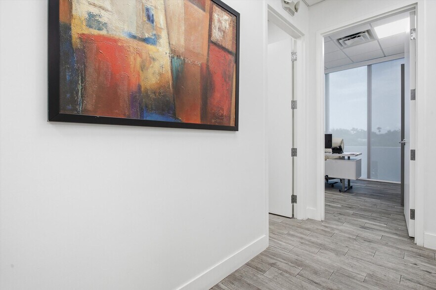 More Photos Of 10450 NW 33rd St, Doral Office For Sale