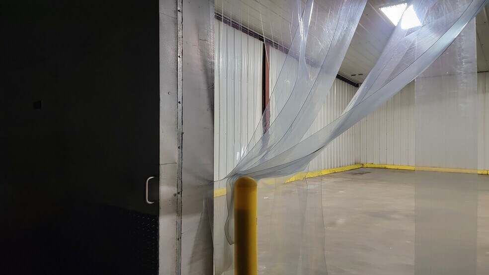 More Photos Of 10610 Washington Ave, Marshfield Warehouse For Lease