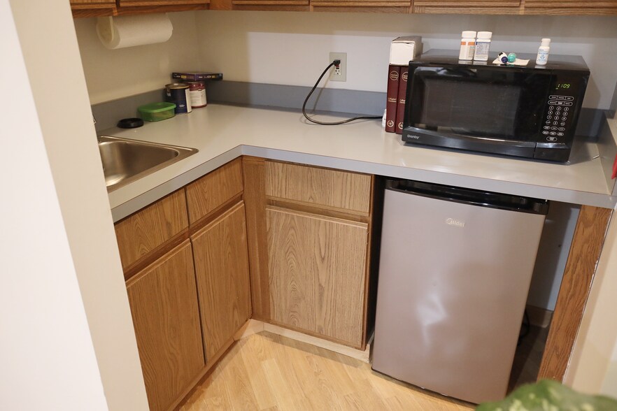 More Photos Of 7055 Engle Rd, Middleburg Heights Office For Sale