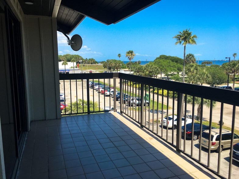 More Photos Of 2210 S Front St, Melbourne Office For Lease