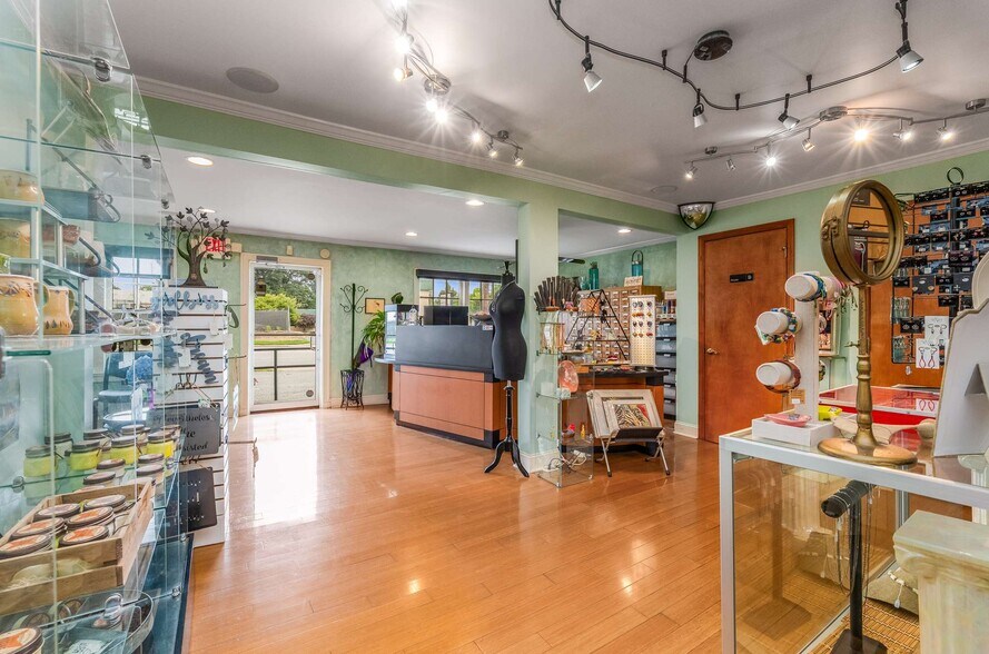 More Photos Of 4065 Lawrenceville Hwy, Tucker Office For Sale