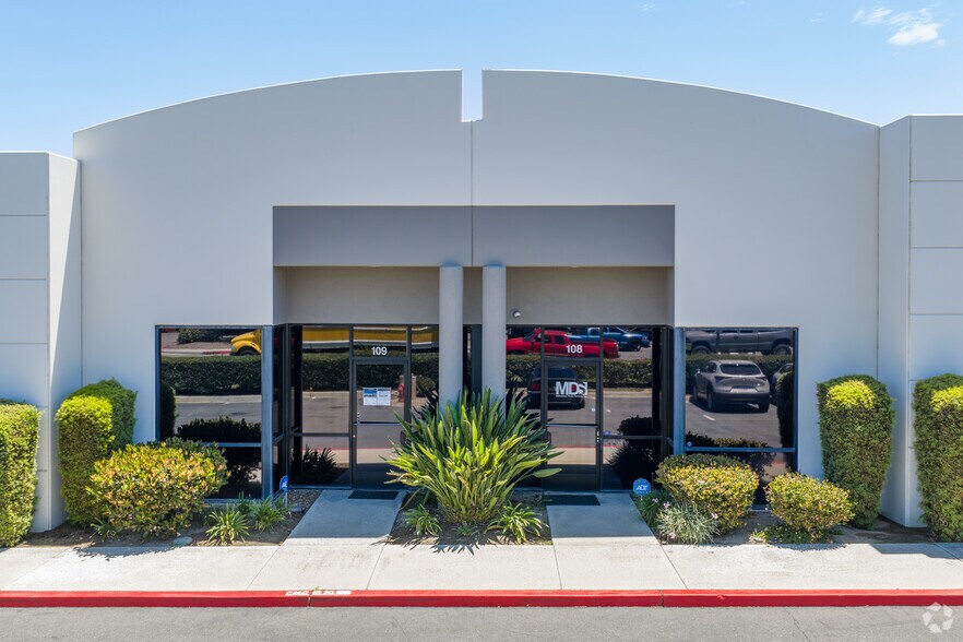 More Photos Of 1269 W Pomona Rd, Corona Flex For Lease