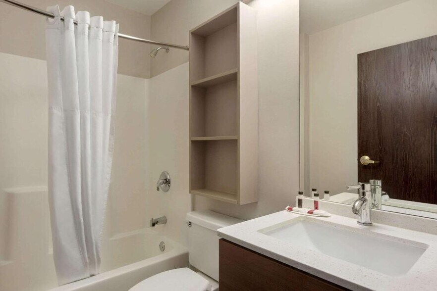 More Photos Of 196 Virginia Ave S, Tifton Hotel For Sale
