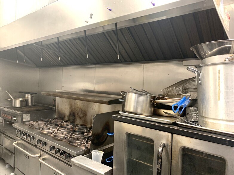 More Photos Of 564 DeKalb Ave, Brooklyn Warehouse For Lease