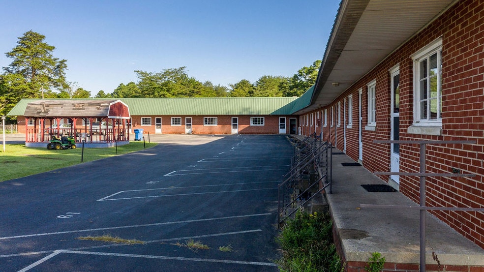 More Photos Of 225 Sturgis Rd, Marion Hotel For Sale