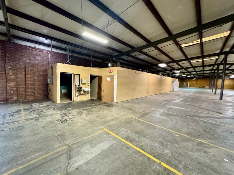 More Photos Of 114 Payne Rd, Thomasville Warehouse For Lease