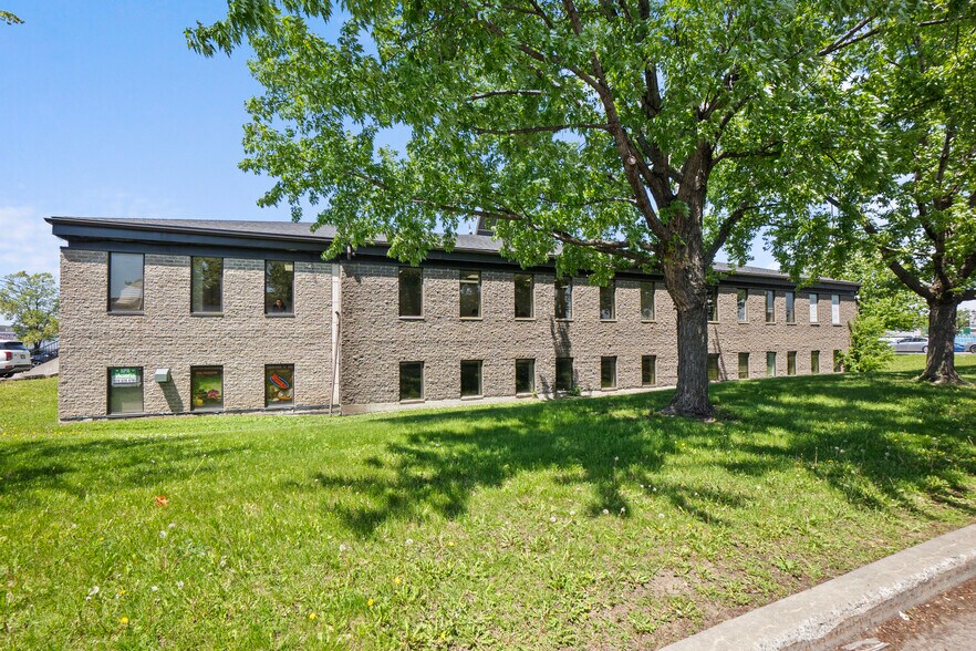 More Photos Of 3400 Rue du Marché, Dollard-des-Ormeaux Medical For Lease