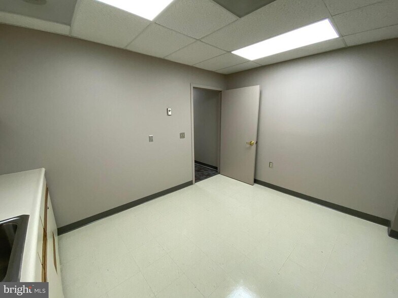 More Photos Of 20311 Lappans Rd, Boonsboro Medical For Sale