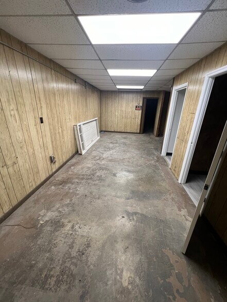 More Photos Of 25494 Industrial Park Rd, Ardmore Manufacturing For Lease