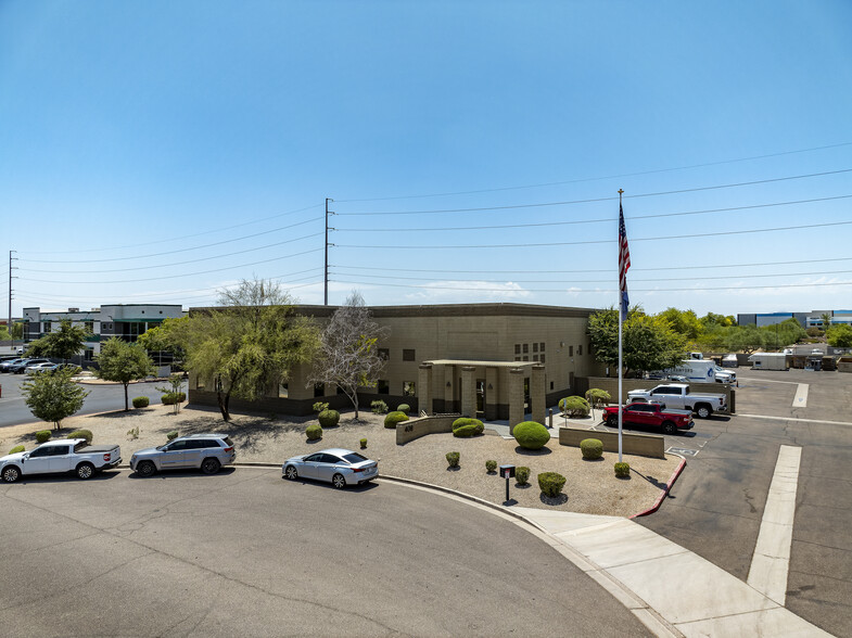 Primary Photo Of 408 S Hamilton Ct, Gilbert Warehouse For Lease