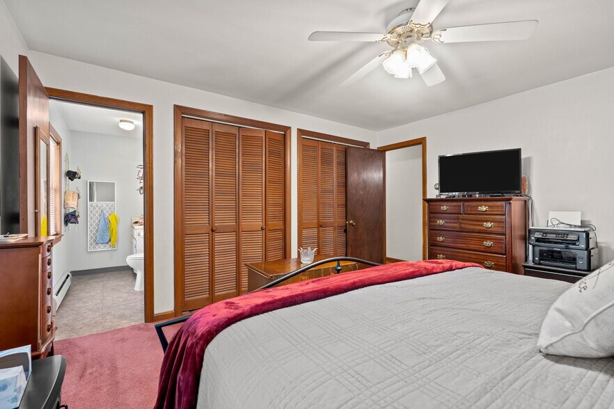 More Photos Of 25 Beacon St, Amesbury Showroom For Sale