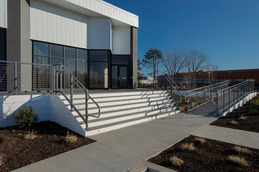 More Photos Of 6200 Seaforth St, Baltimore Flex For Sale