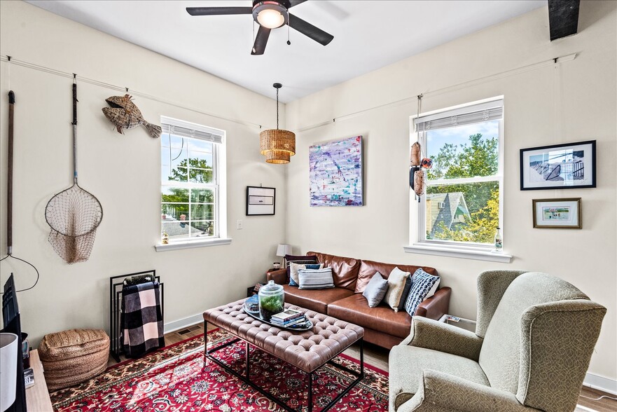 More Photos Of 10 Irving Ave N, Colonial Beach Apartments For Sale