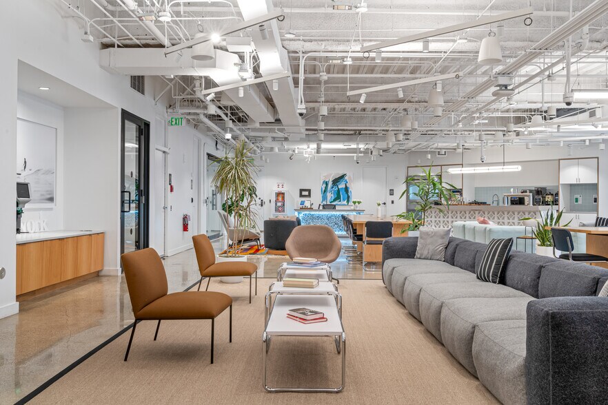 More Photos Of 200 S Biscayne Blvd, Miami Coworking Space