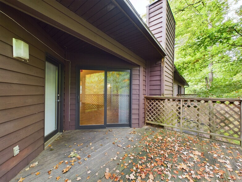 More Photos Of 1533 Arbors Ln, Bloomington Apartments For Sale