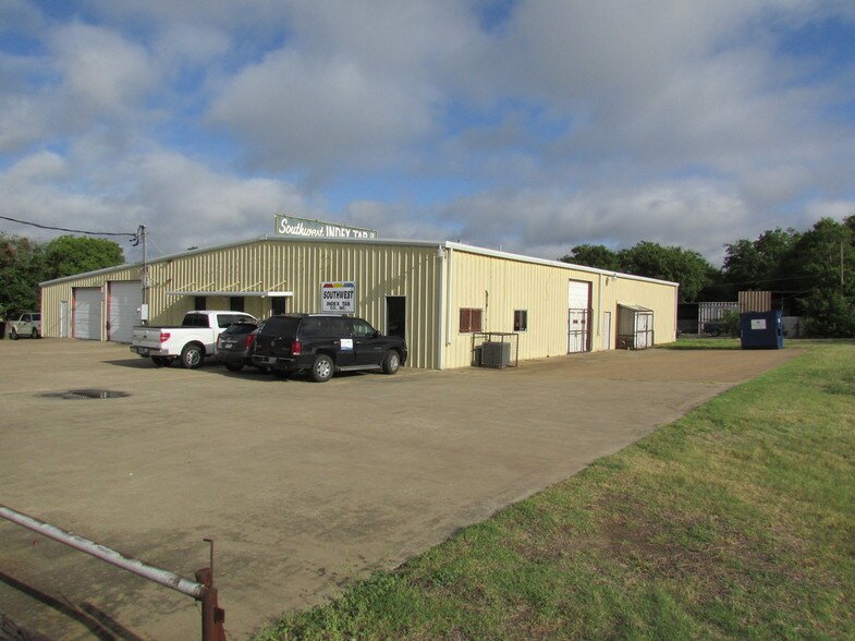 More Photos Of 223 W Danieldale Rd, Dallas Light Distribution For Sale