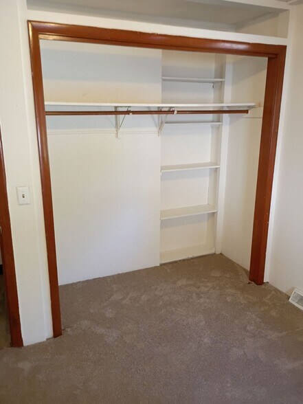 More Photos Of 315 Augusta Ave, Dekalb Apartments For Sale