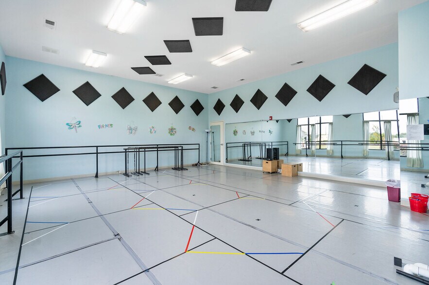 More Photos Of 65 Walnut Grove Rd SE, Cartersville Storefront Retail Office For Sale