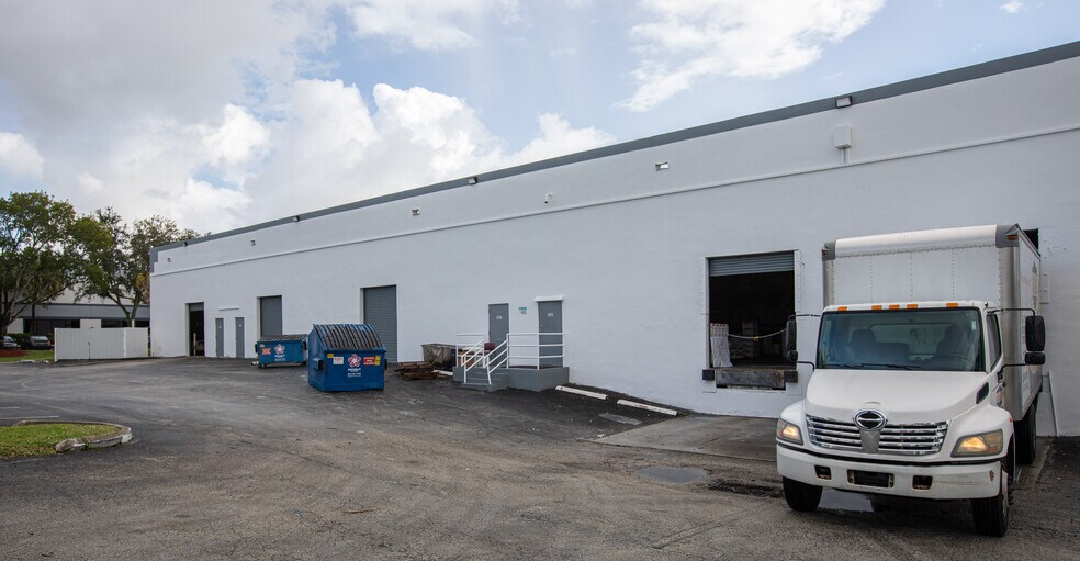 More Photos Of 3555-3569 NW 53rd Ct, Fort Lauderdale Unknown For Lease